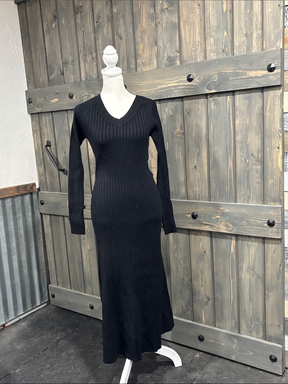 Long Sleeve Black Ribbed V‑Neck Maxi Dress